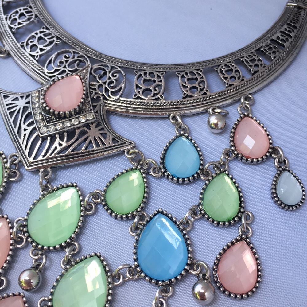 New! Pastel Raindrop Statement Necklace - Picture 5 of 7